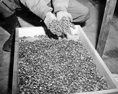 "นาซีเยอรมันยึดทองคำจากเชคโกสโลวาเกีย 45 ตันผ่านธนาคารอังกฤษ ในปี 1939"