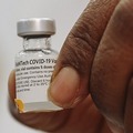 สหรัฐฯ เริ่มดำเนินการฉีดวัคซีน Covid-19 ให้กับบุคลากรทางการแพทย์กลุ่มแรกแล้ววานนี้