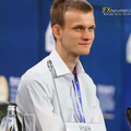 Vitalik หนุนบริษัทถือครอง ETH แต่เตือนเลี่ยงเลเวอเรจเกินตัว หวั่นกระทบเสถียรภาพเครือข่าย